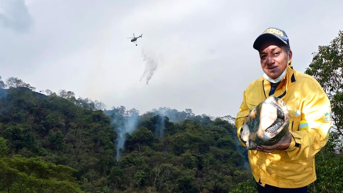 Incendio en La Vega helicóptero con piscina apaga las llamas