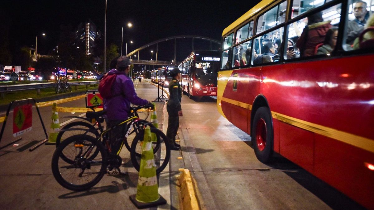 Desvíos en rutas de Transmilenio y SITP por Ciclovía Nocturna