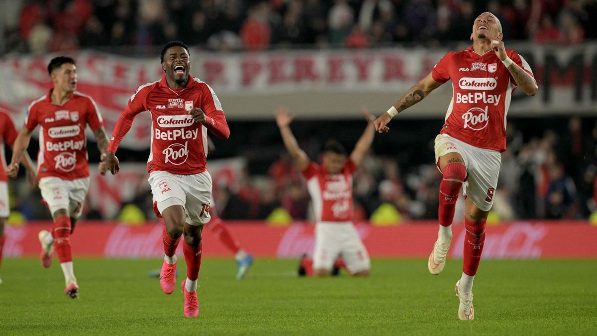Jugadores de Santa Fe celebrando gol