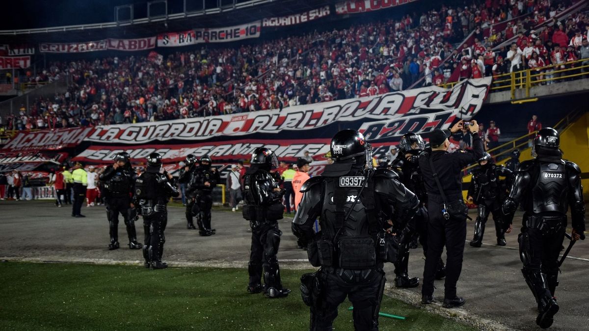 UNDMO en el estadio El Campín