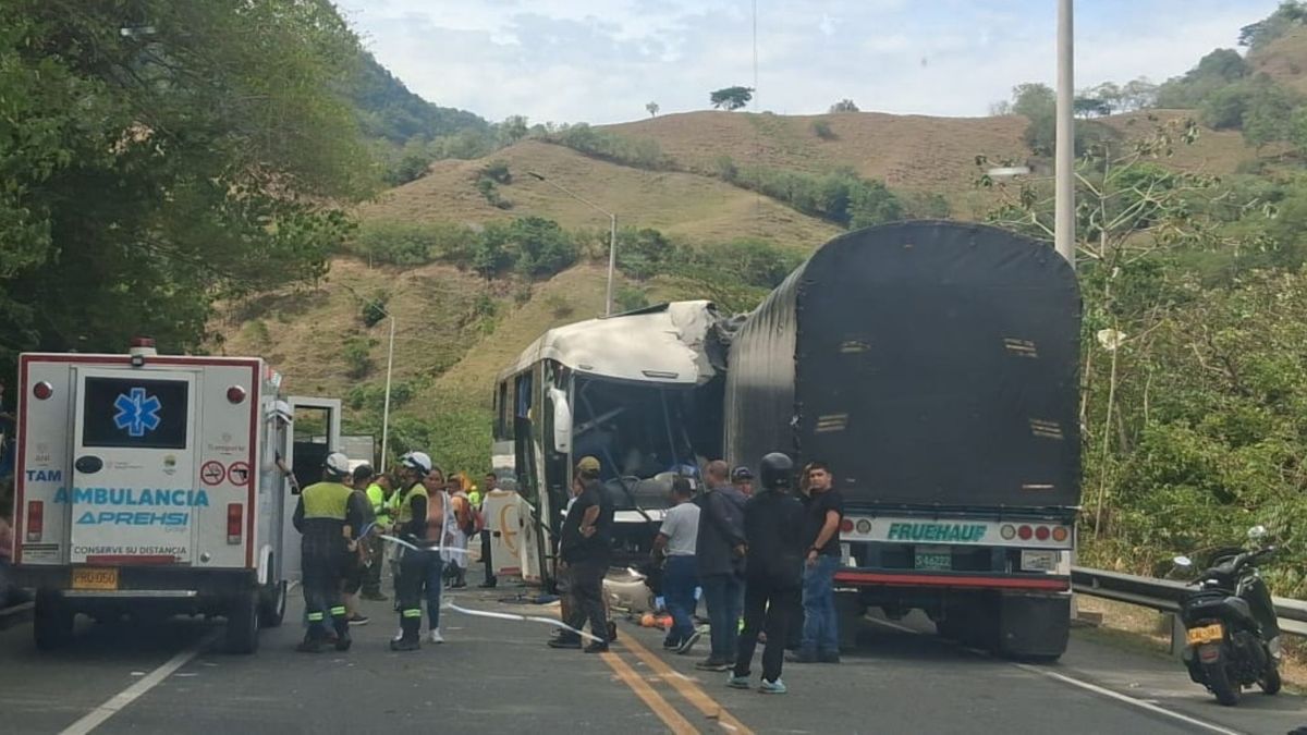 Grave accidente de tránsito en vía Manizales - Medellín