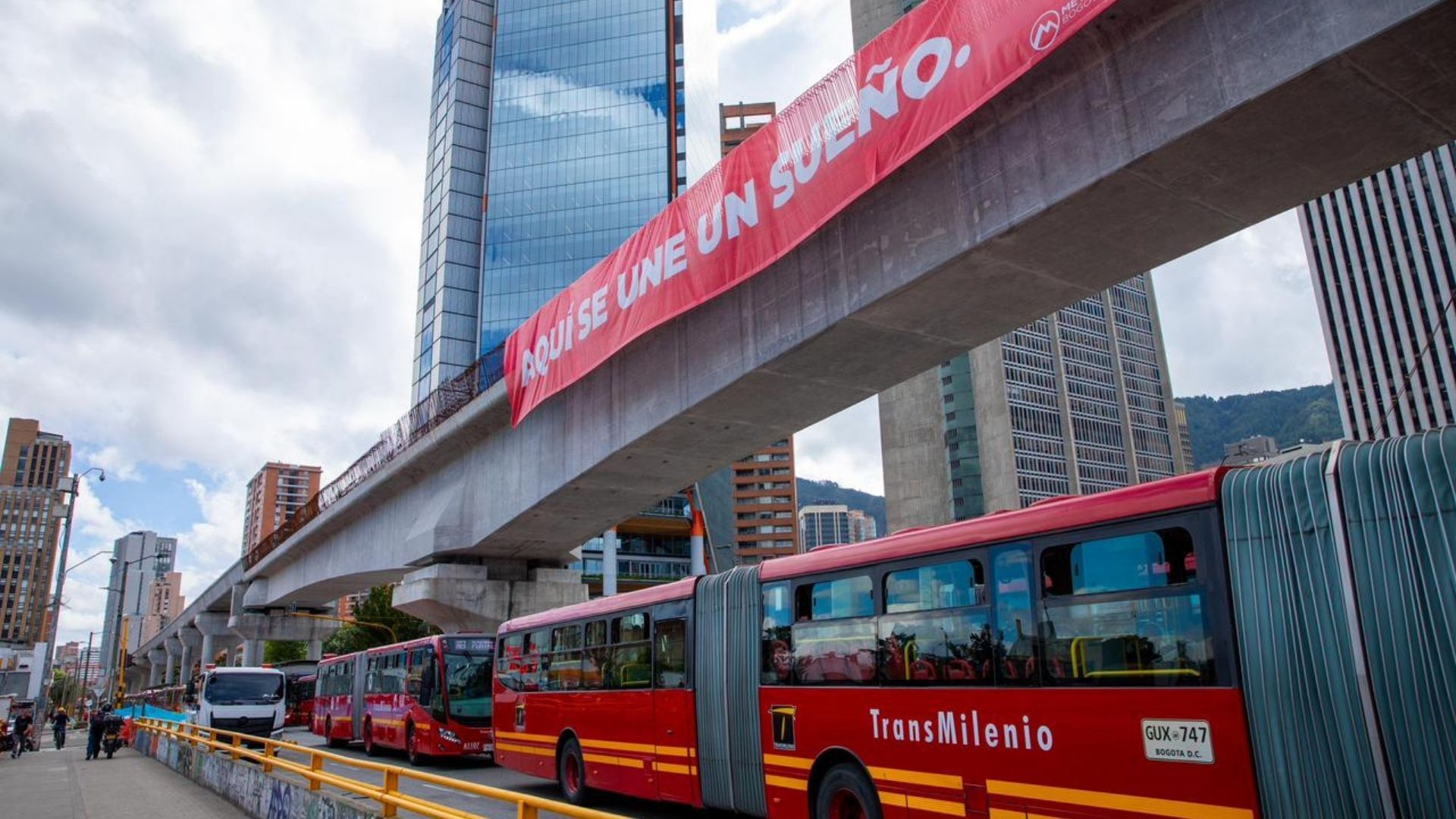 ¿Cómo construyeron el puente del Metro en la avenida Caracas con calle 26?