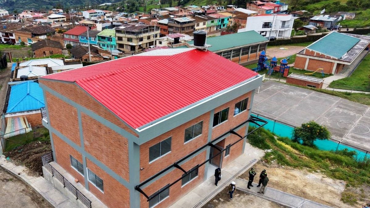 Chipaque colegio Pío X estrena moderna sede tras años de espera