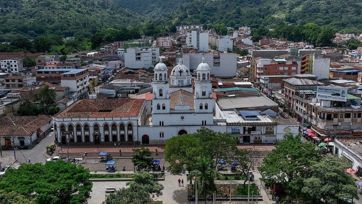 Delincuente armado protagonizó millonario atraco en Floridablanca y escapó en moto