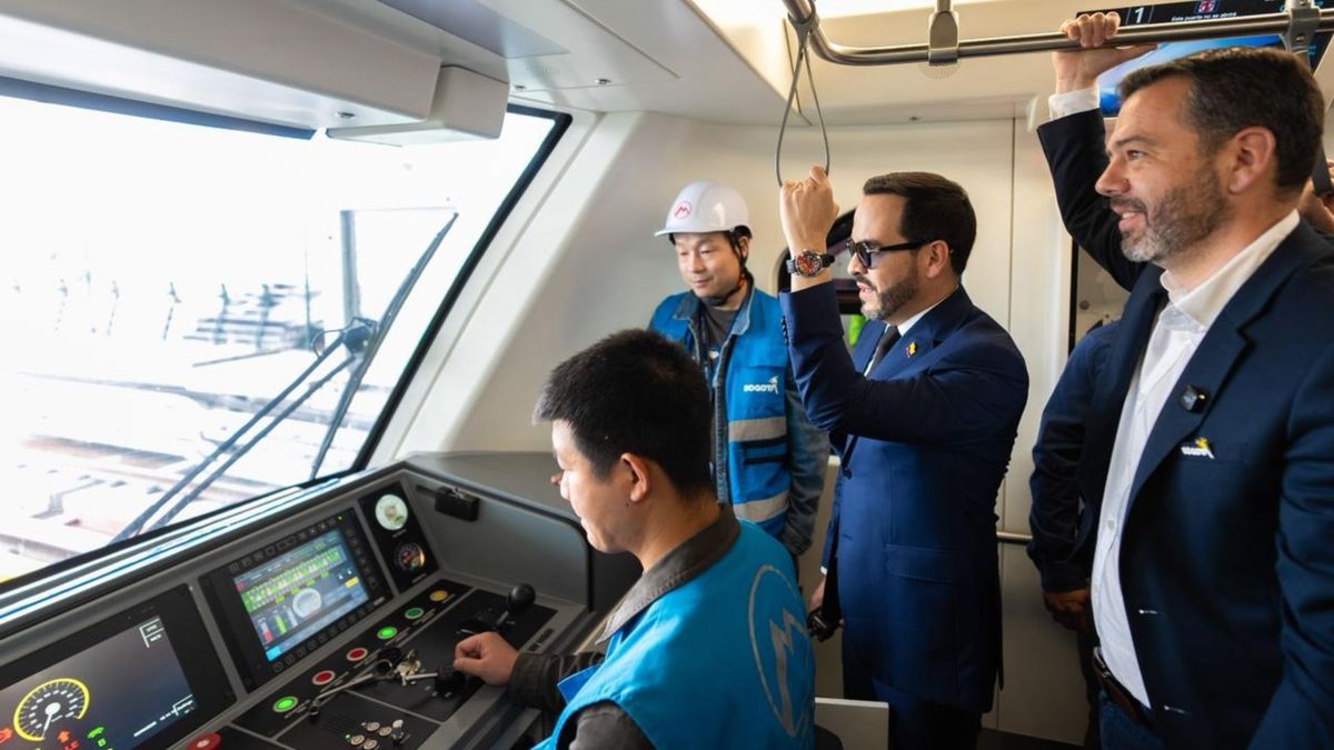 Abelardo de la Espriella y Carlos Fernando Galán en el Metro