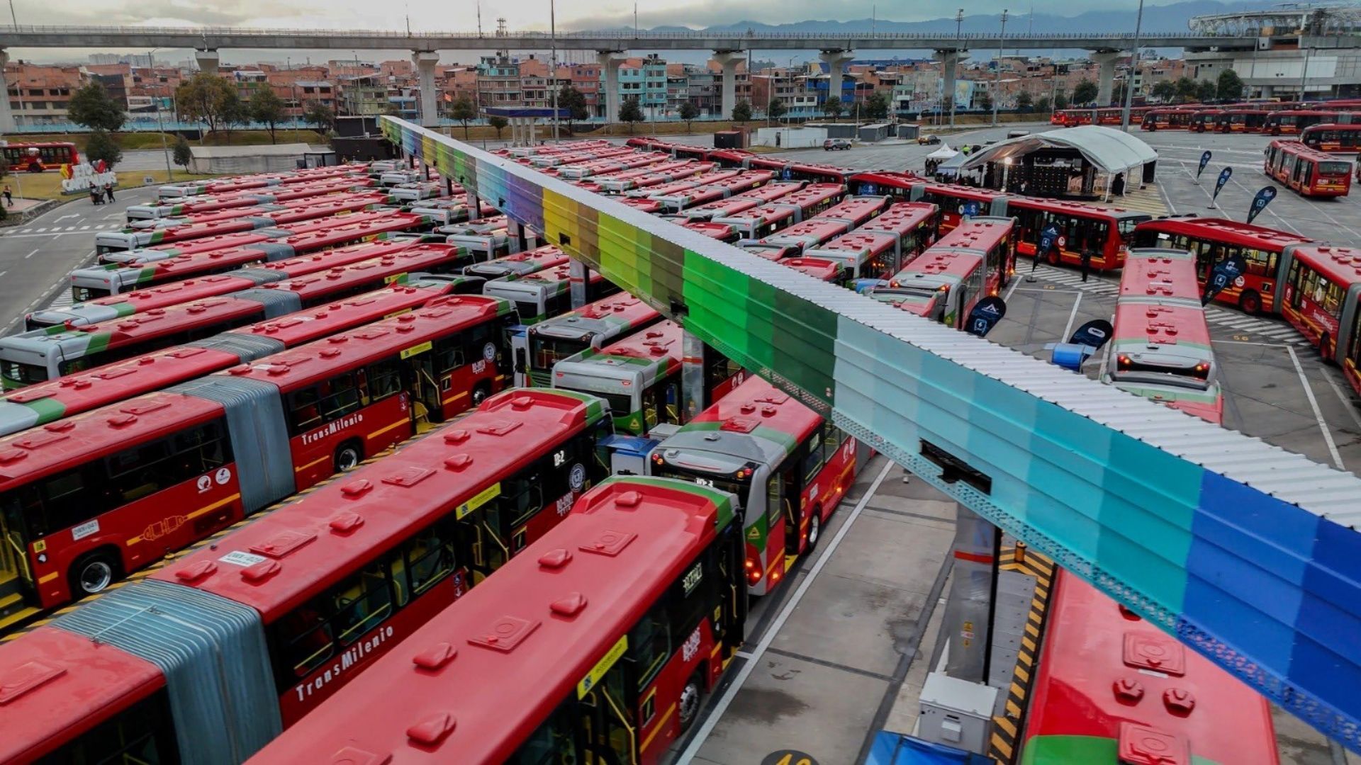 269 buses eléctricos TransMilenio busca operadores en México