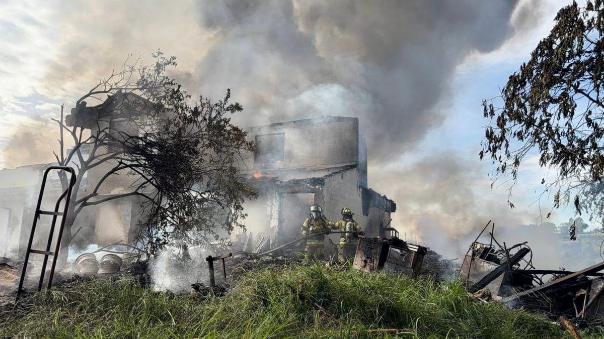 Controlan el 70% de voraz incendio en el municipio de Rionegro