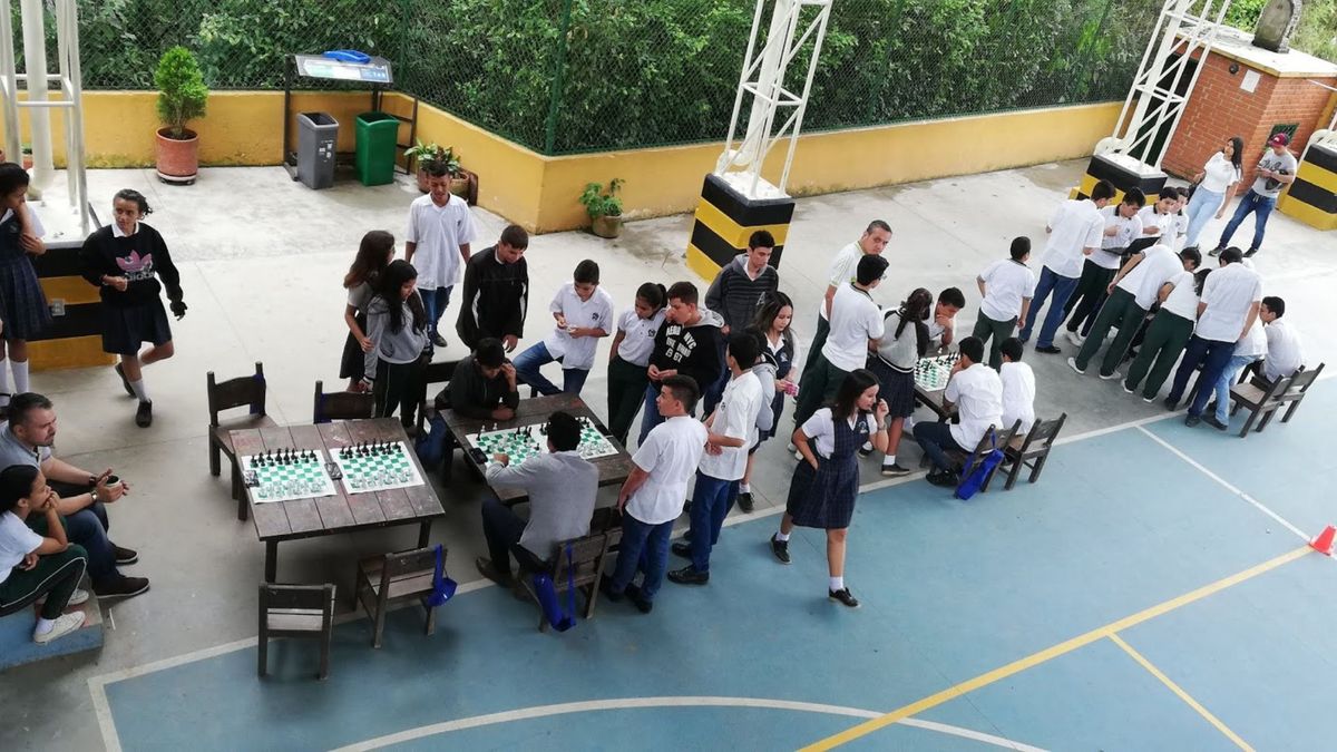 Estudiantes de colegio público en Floridablanca