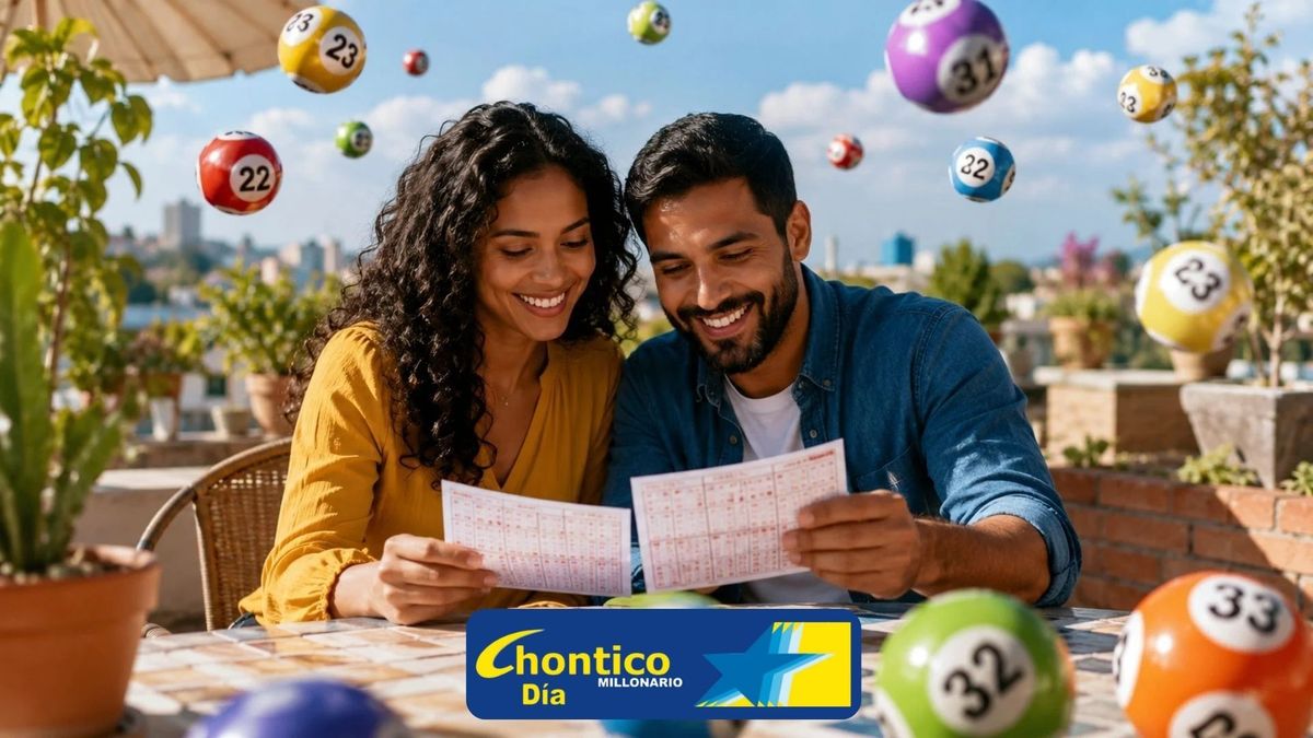 Pareja revisando resultados del chance - logo del Chontico Día