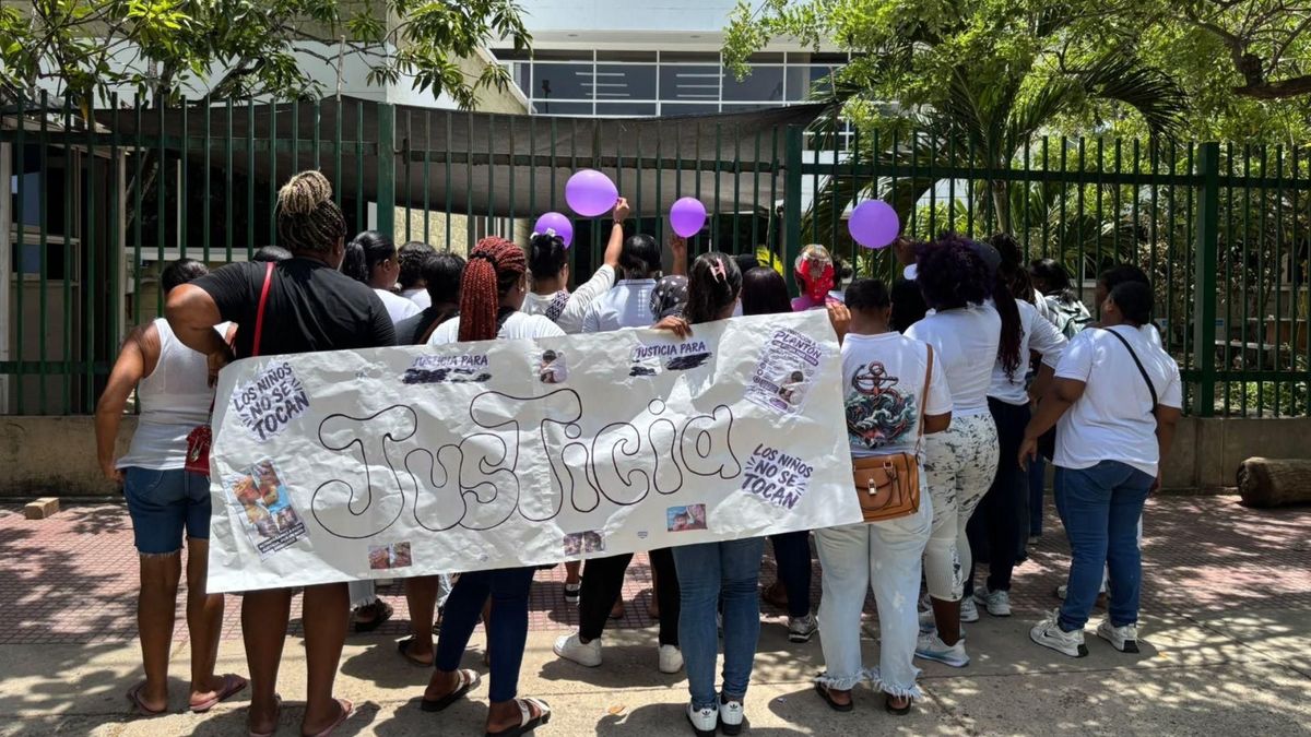 Familiares de Rhiam González se manifestaron en una sede de la Fiscalía en Cartagena