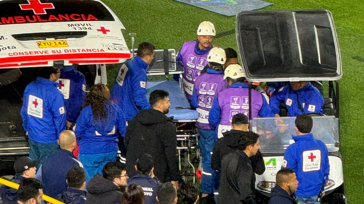 Viáfara, en ambulancia en El CampÍn