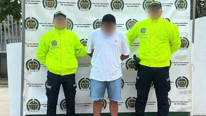 Capturan a taxista que quedó grabado robando el celular a una turista en Cartagena
