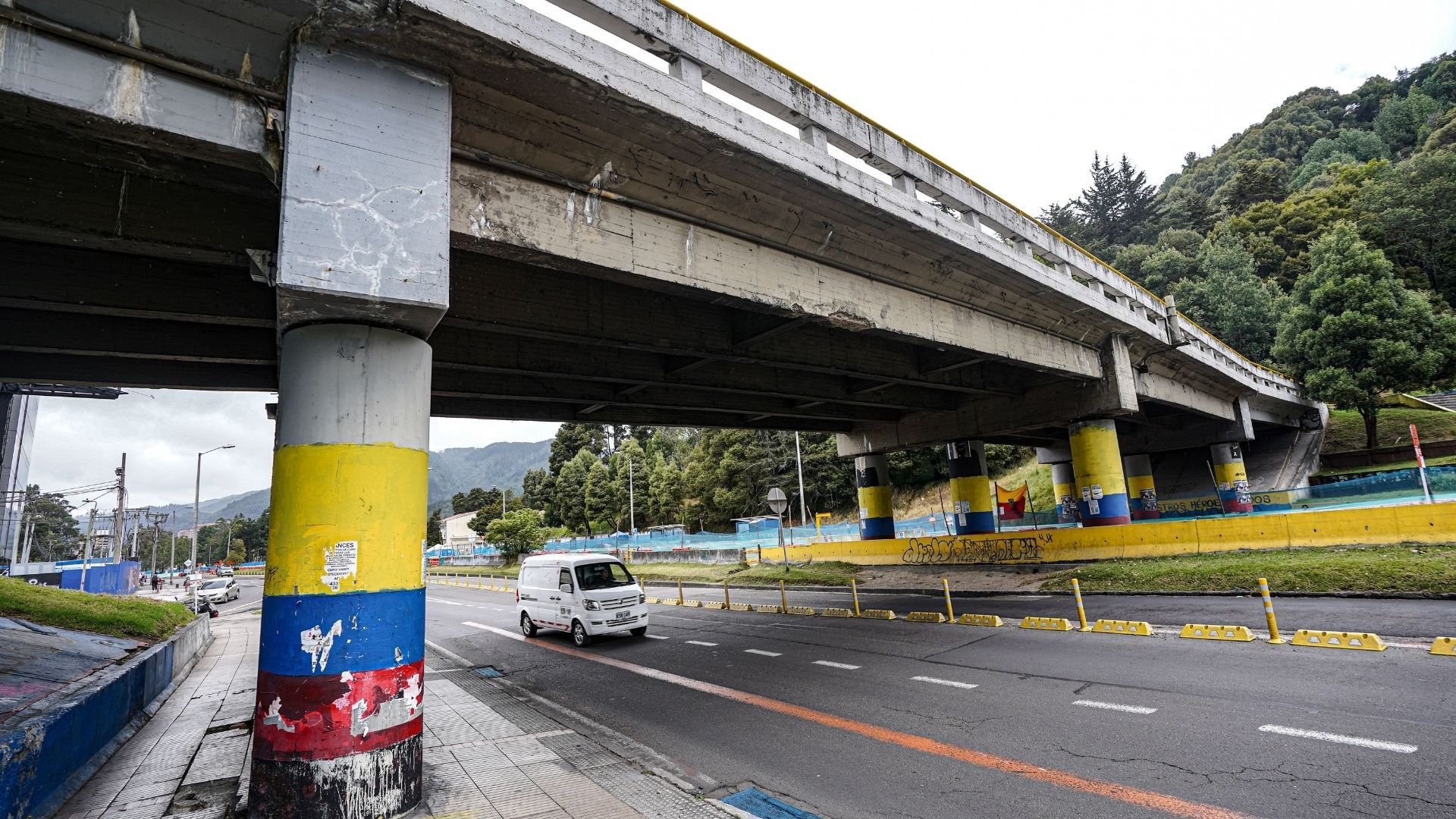 Puente de la Séptima con 100