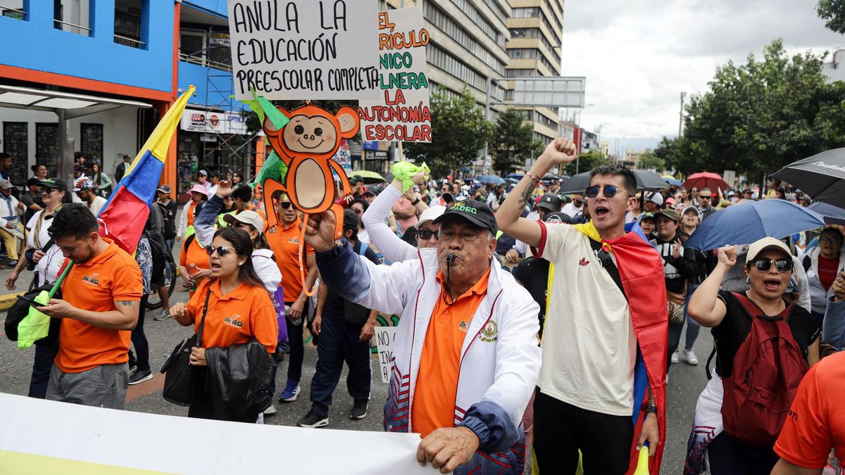 Manifestantes en paro de Fecode