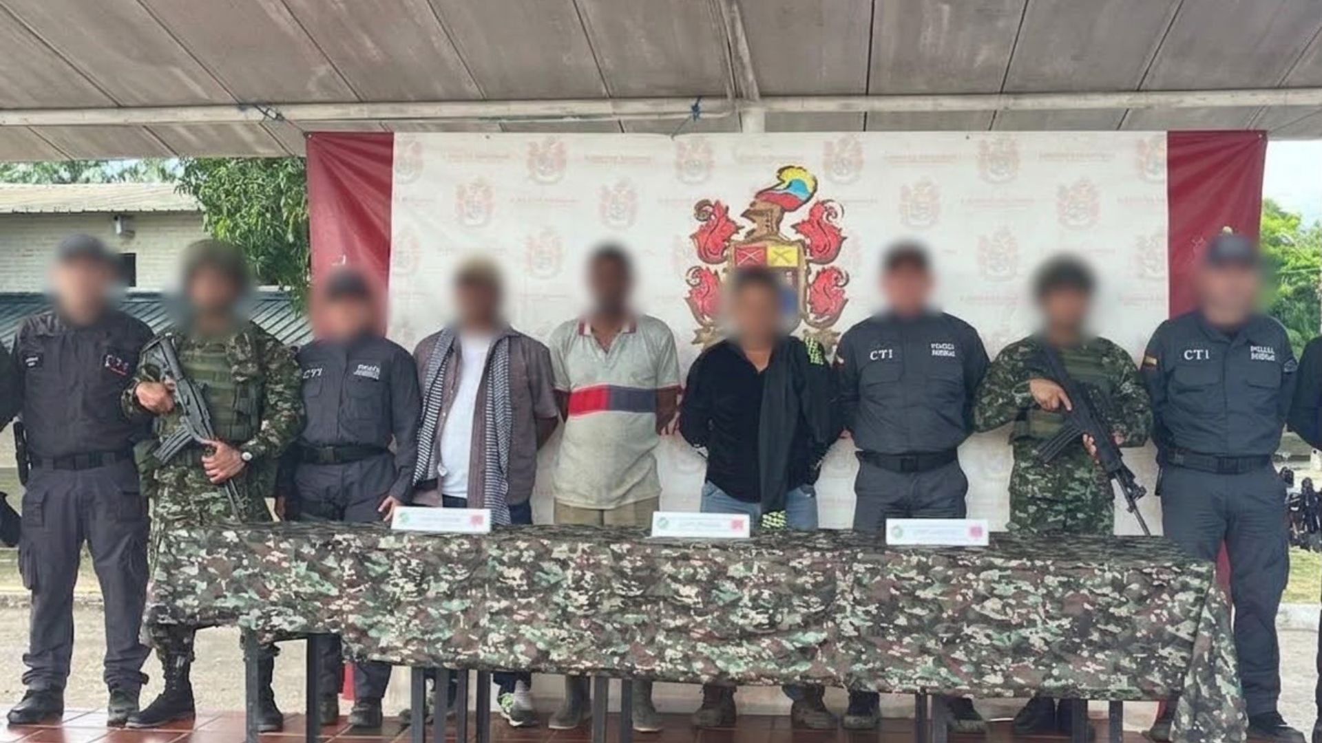 Capturados durante el operativo contra la explotación ilegal minera San Pablo. 