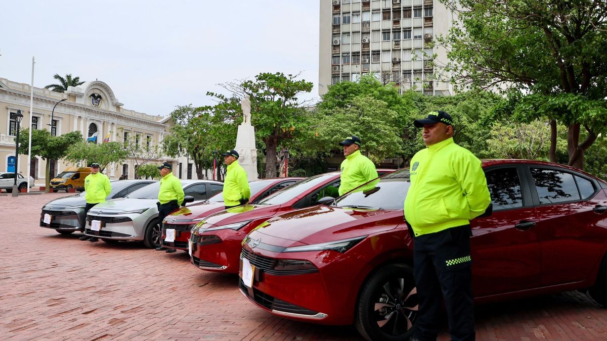 Vehiculos entregados a policia de Santa Marta