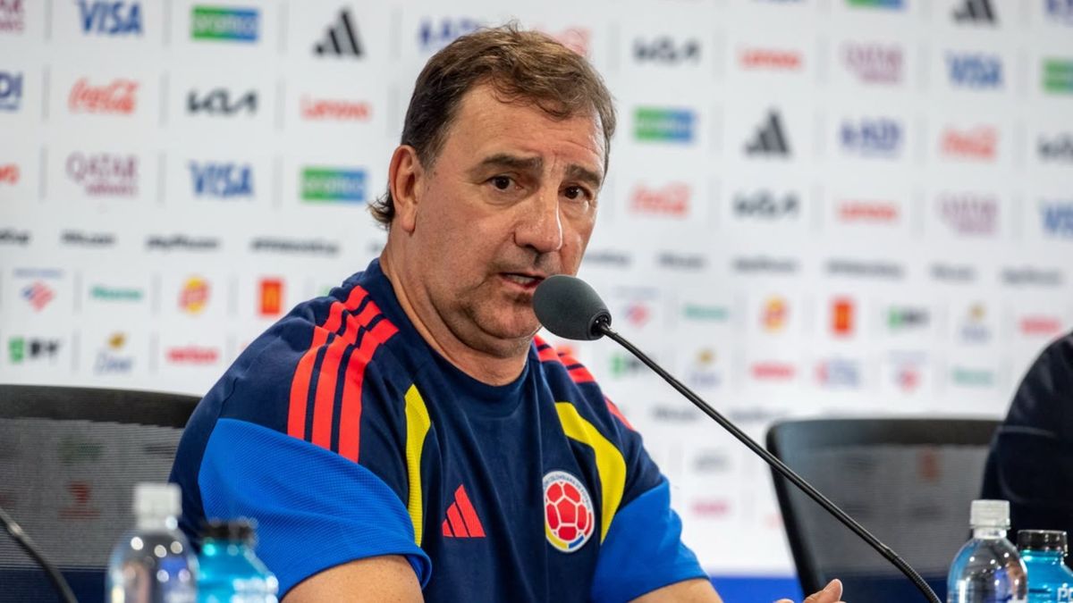 Néstor Lorenzo en rueda de prensa