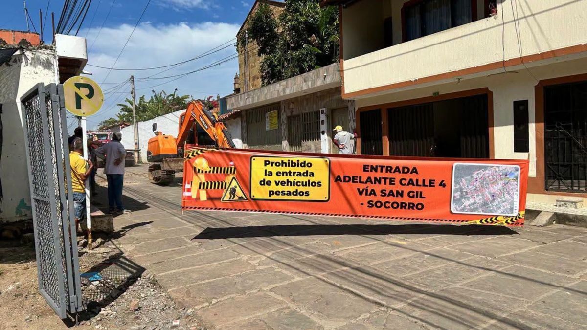 🚨 Cierran la vía principal de entrada a Pinchote: inician obras de empedrado y cambio de acueducto