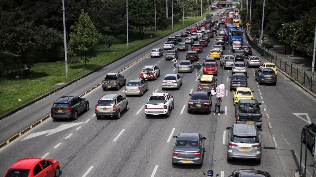 Carros en la Autopista Norte