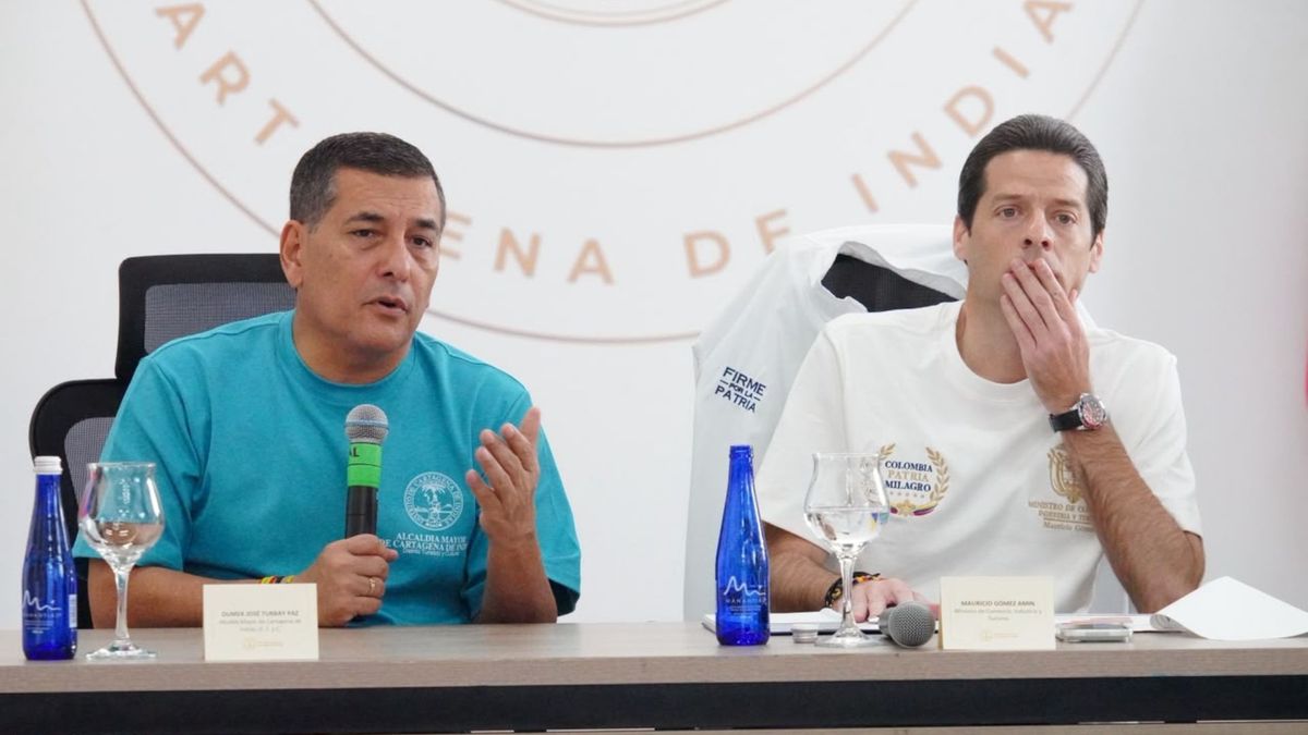 Dumek Turbay, y el ministro de Comercio, Mauricio Gómez, durante la mesa de trabajo realizada en la Aduana