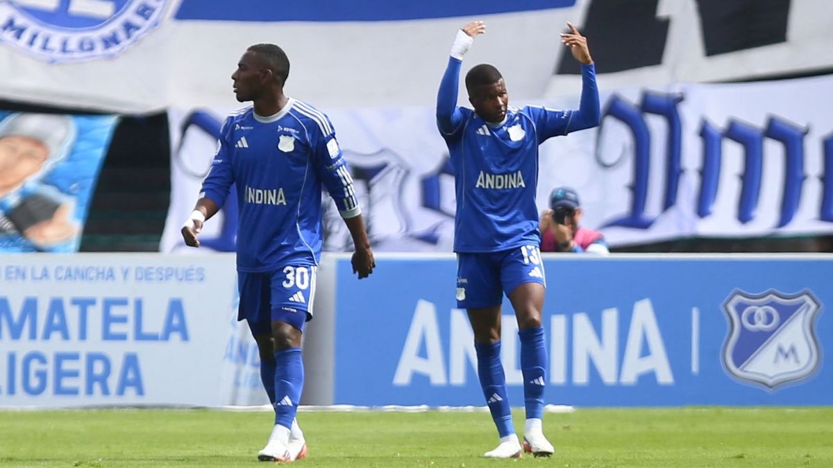 Jugadores de Millonarios celebrando un gol