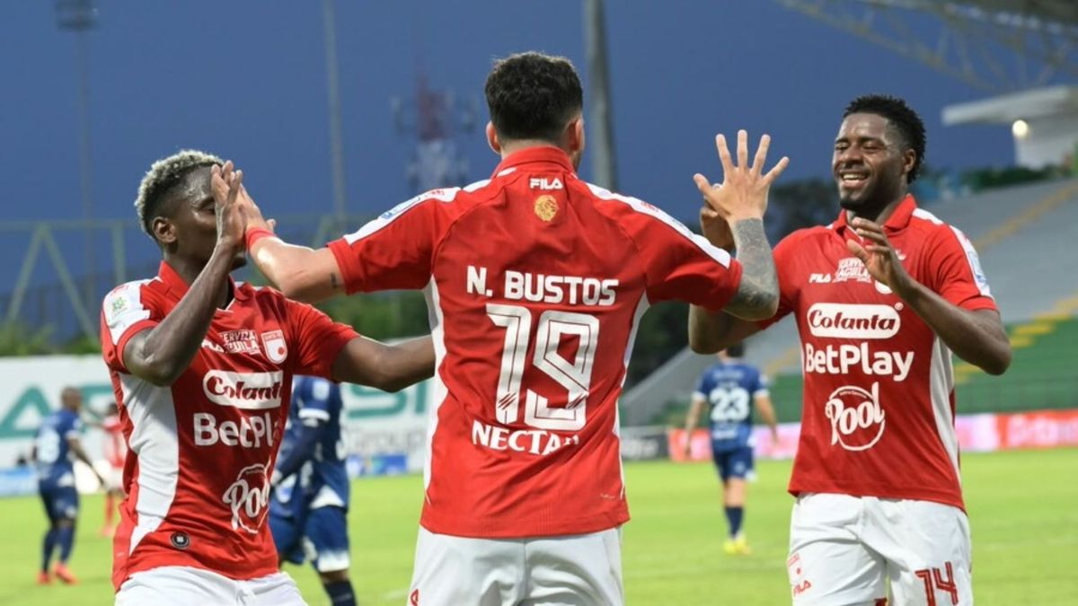 Jugadores de Santa Fe celebrando un gol