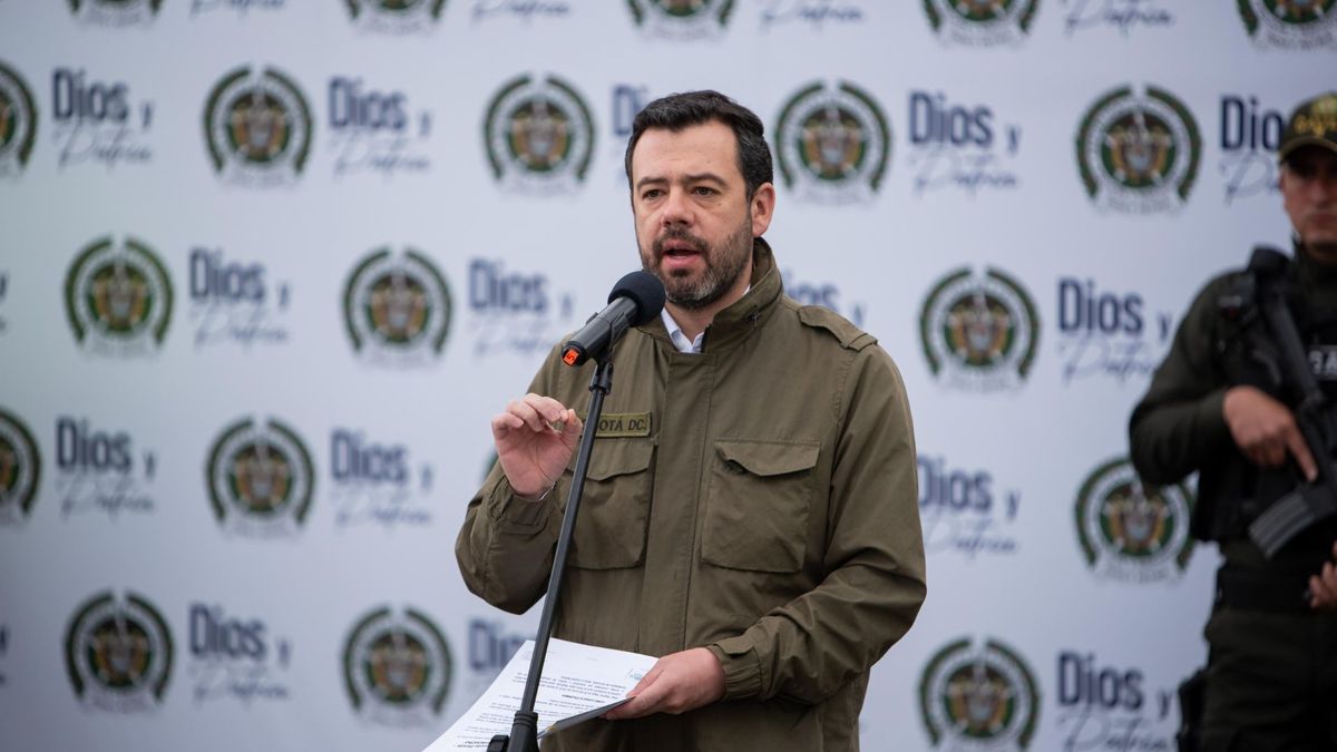 Carlos Fernando Galán en rueda de prensa