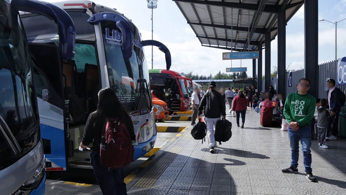Pasajeros en el terminal de buses