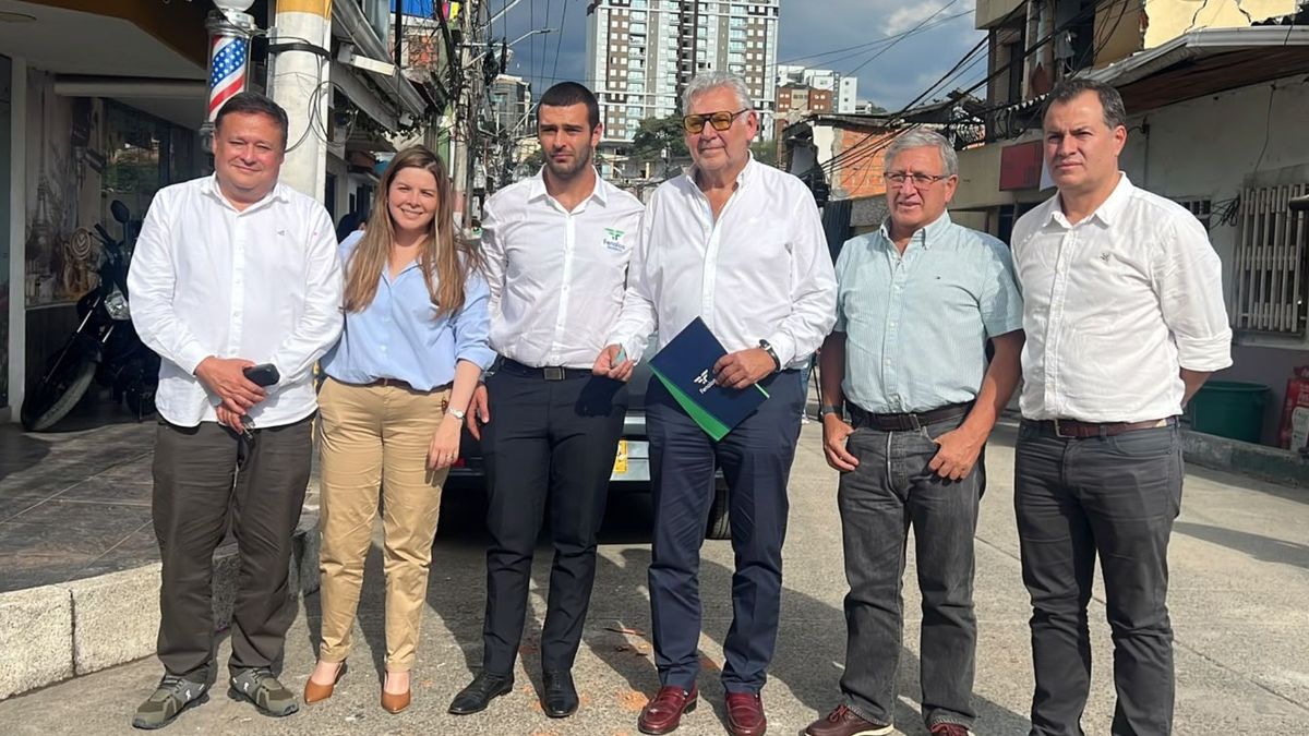 Fenalco entregó primeras dos ayudas a comerciantes y empresarios afectados por el terremoto en Pereira.