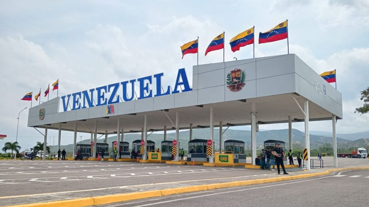 Puente internacional Atanasio Girardot