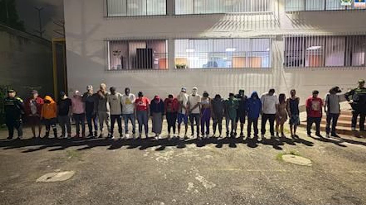 Juez envía a la cárcel a 22 presuntos integrantes de ‘Los Conejos’ por tráfico de drogas en Medellín