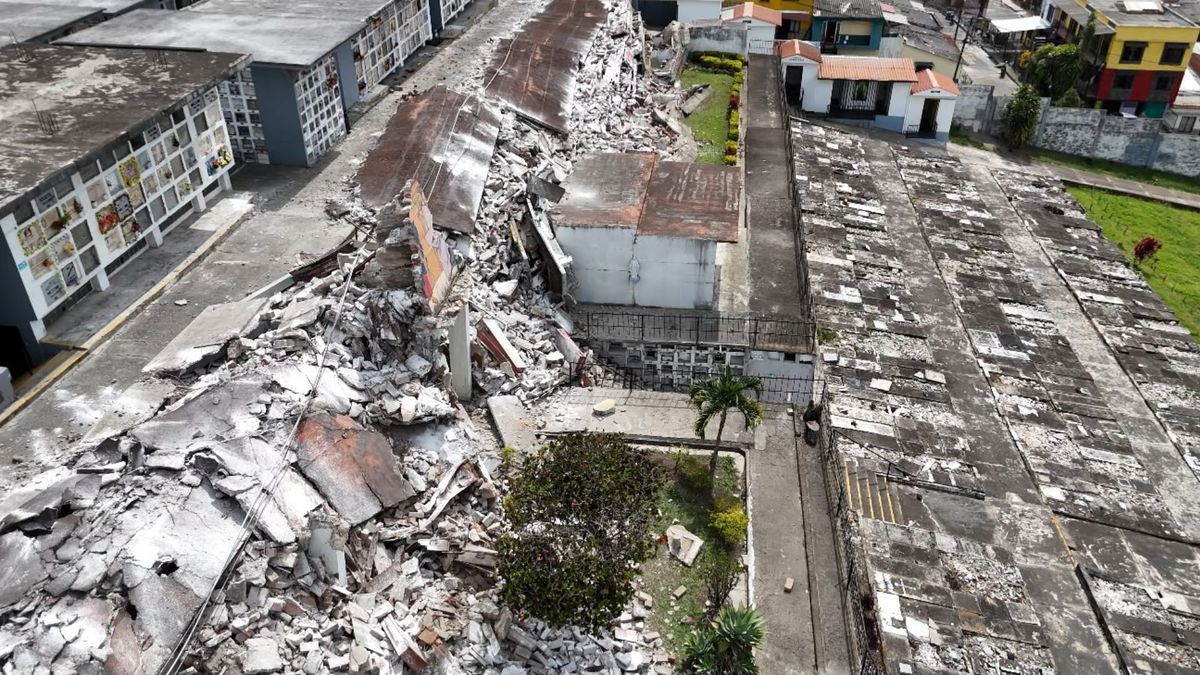 Avanza recuperación de cuerpos en el cementerio San Camilo