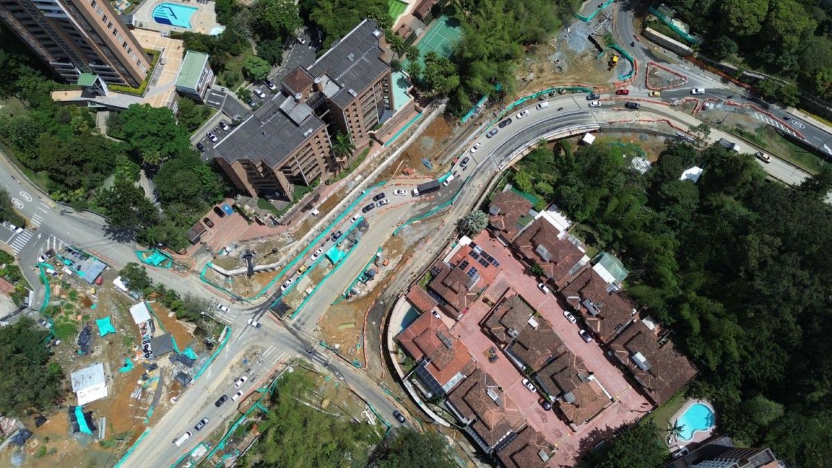 Nuevo puente en la loma de Los González, Medellín