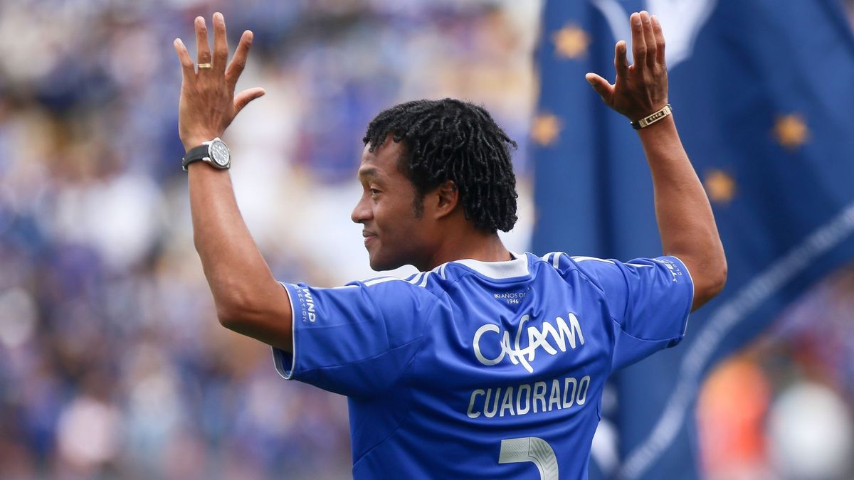 Juan Guillermo Cuadrado con la camisa de Millonarios