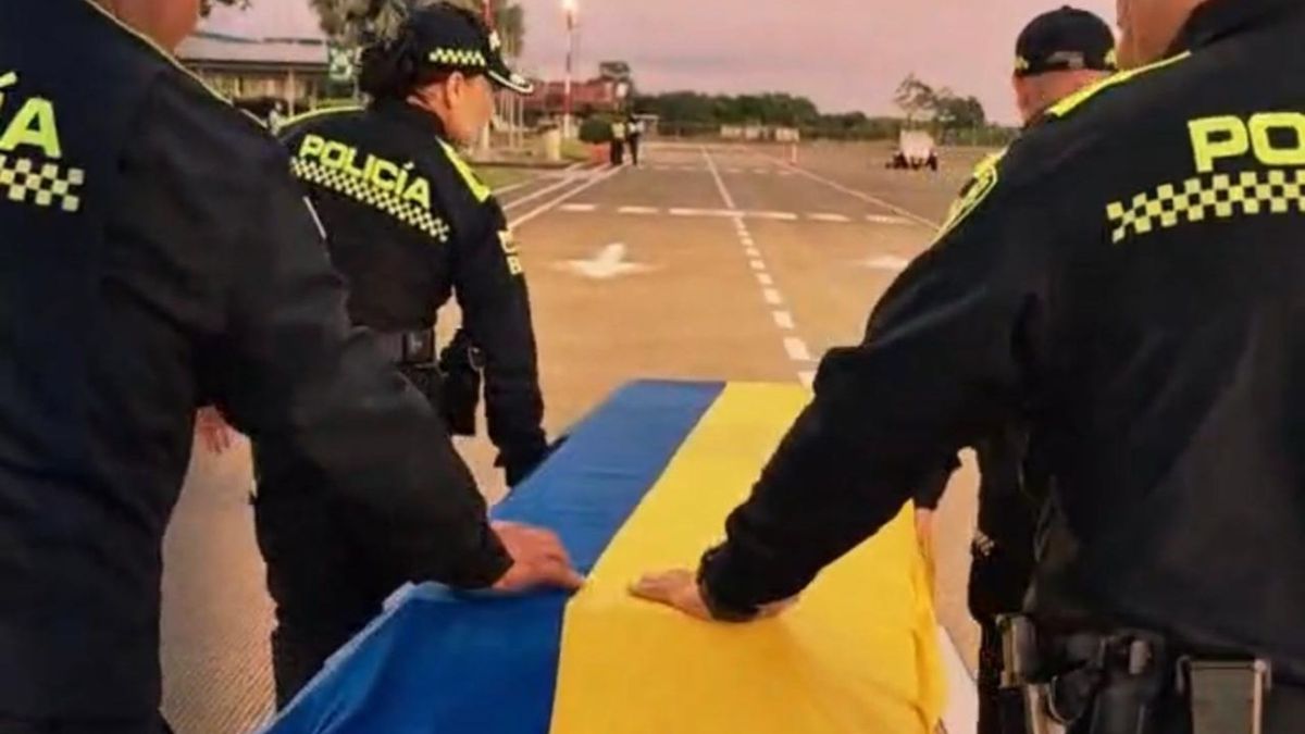 Honores a patrullero asesinado.