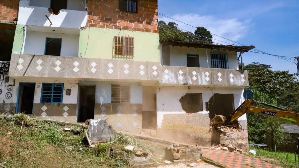 Destrucción de viviendas en Antioquia.