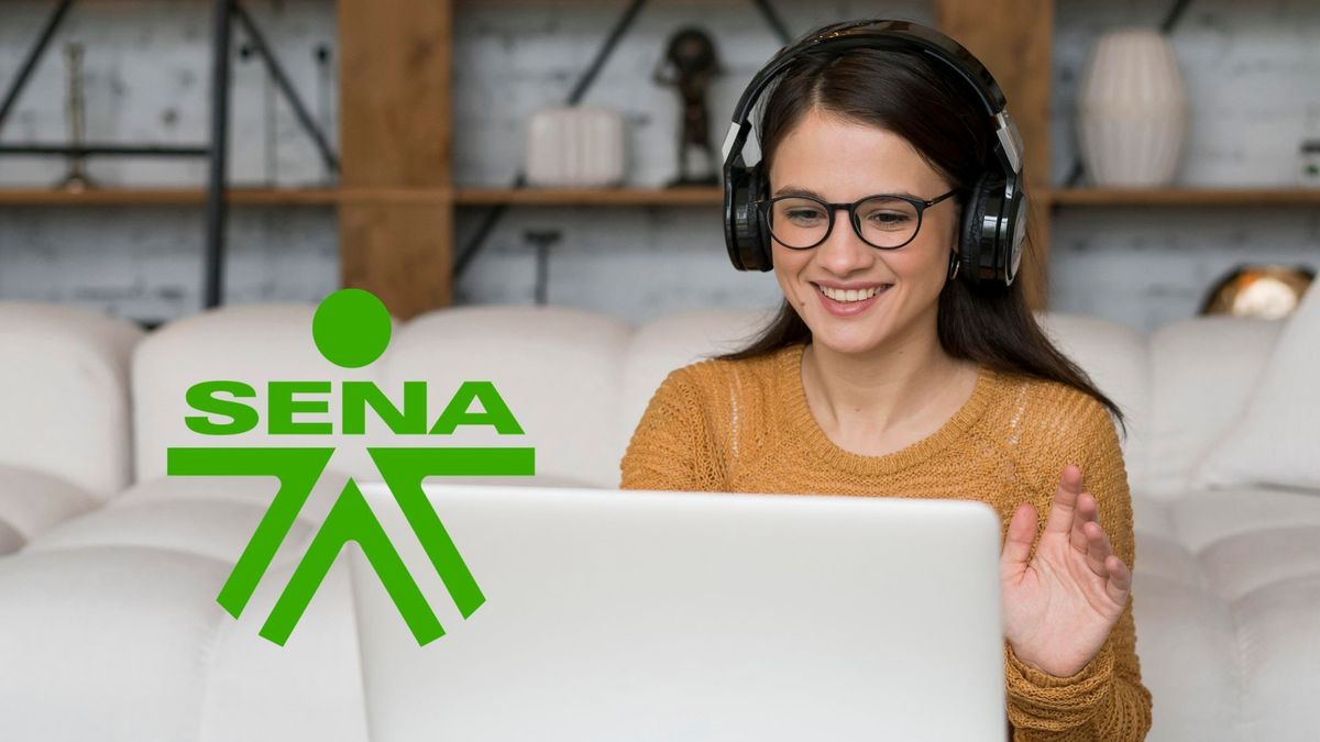 Mujer estudiando en un computador y logo del SENA