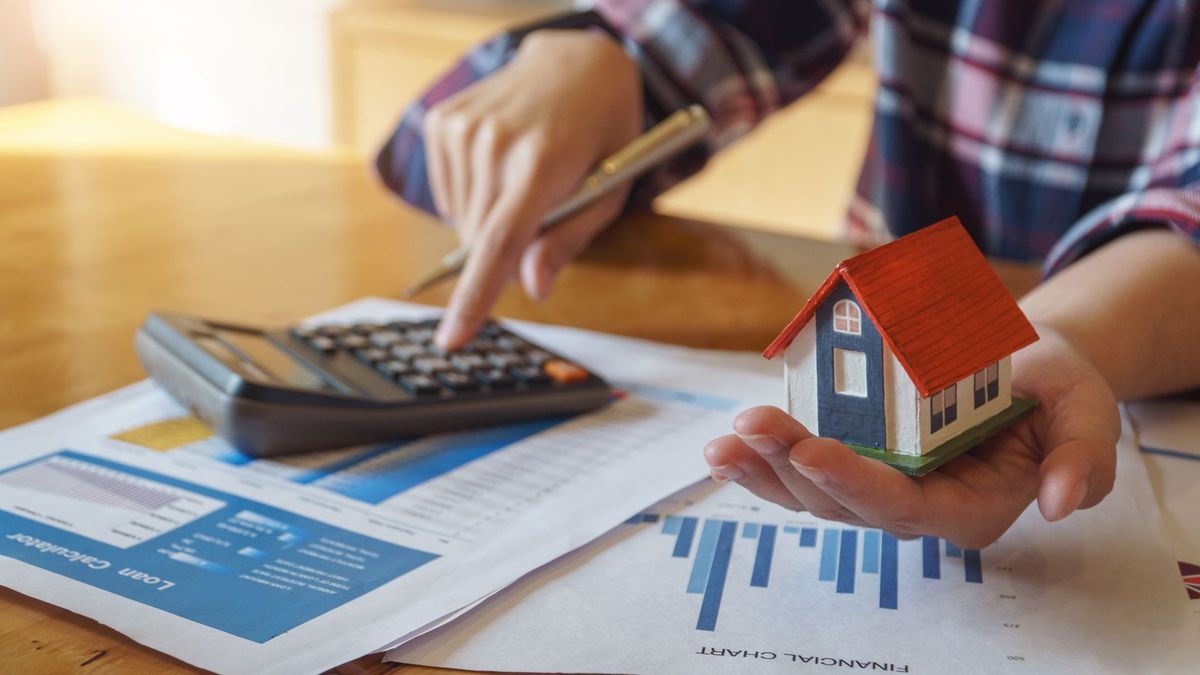 Ciudadano calculando impuesto predial