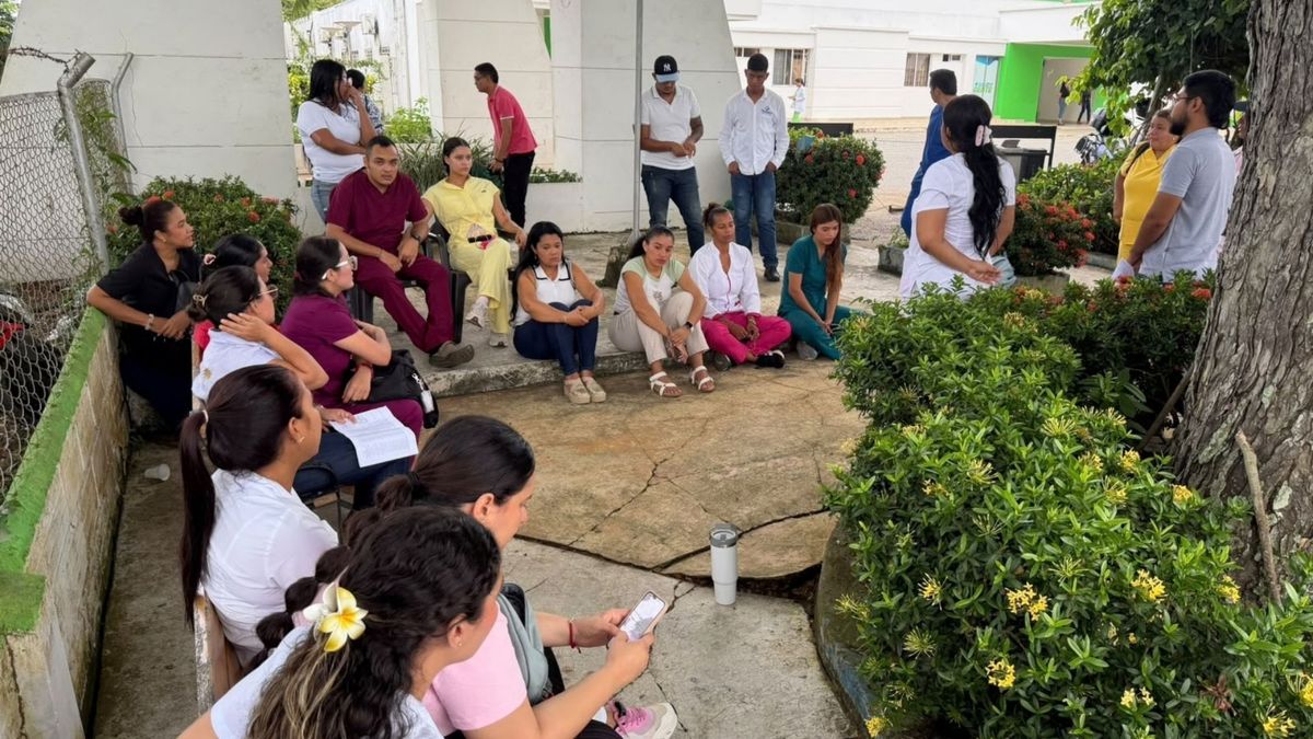 Plantones de trabajadores en hospital de Planeta Rica