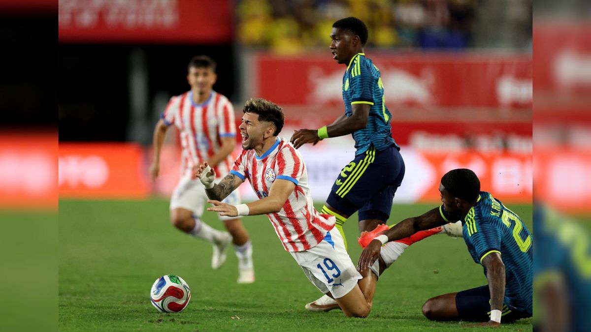 Yasser Asprilla jugando contra Paraguay