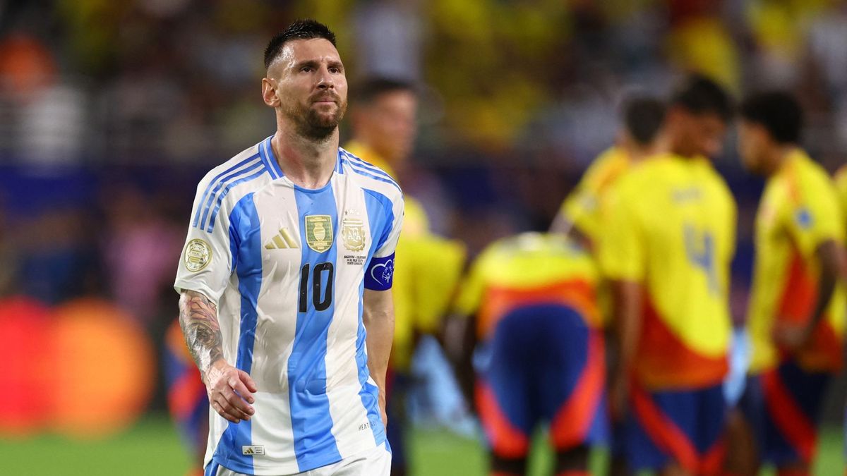 Lionel Messi enfrentando a la Selección Colombia