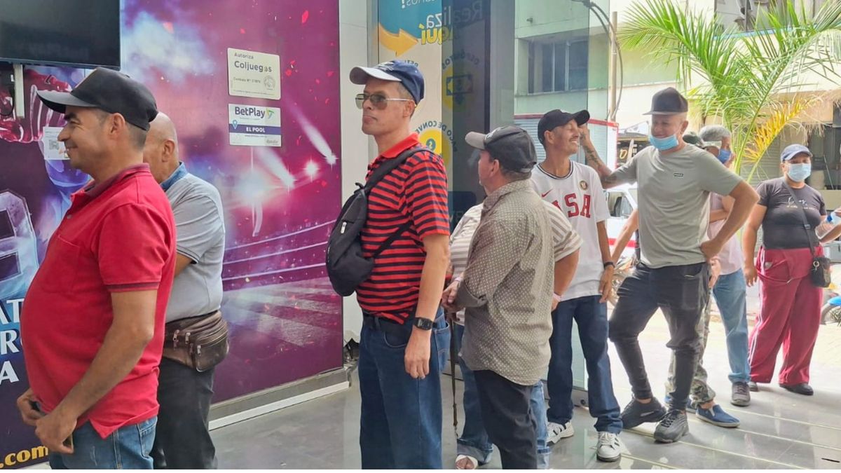 Suspenden pico y cédula para reclamar subsidio