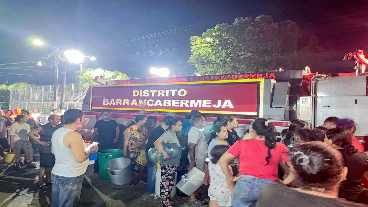 Carrotanques y bomberos atienden a familias que completan más de 48 horas sin agua potable en Barrancabermeja