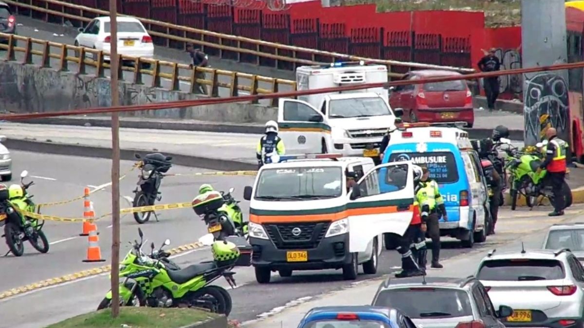 Policía atendiendo accidente de tránsito