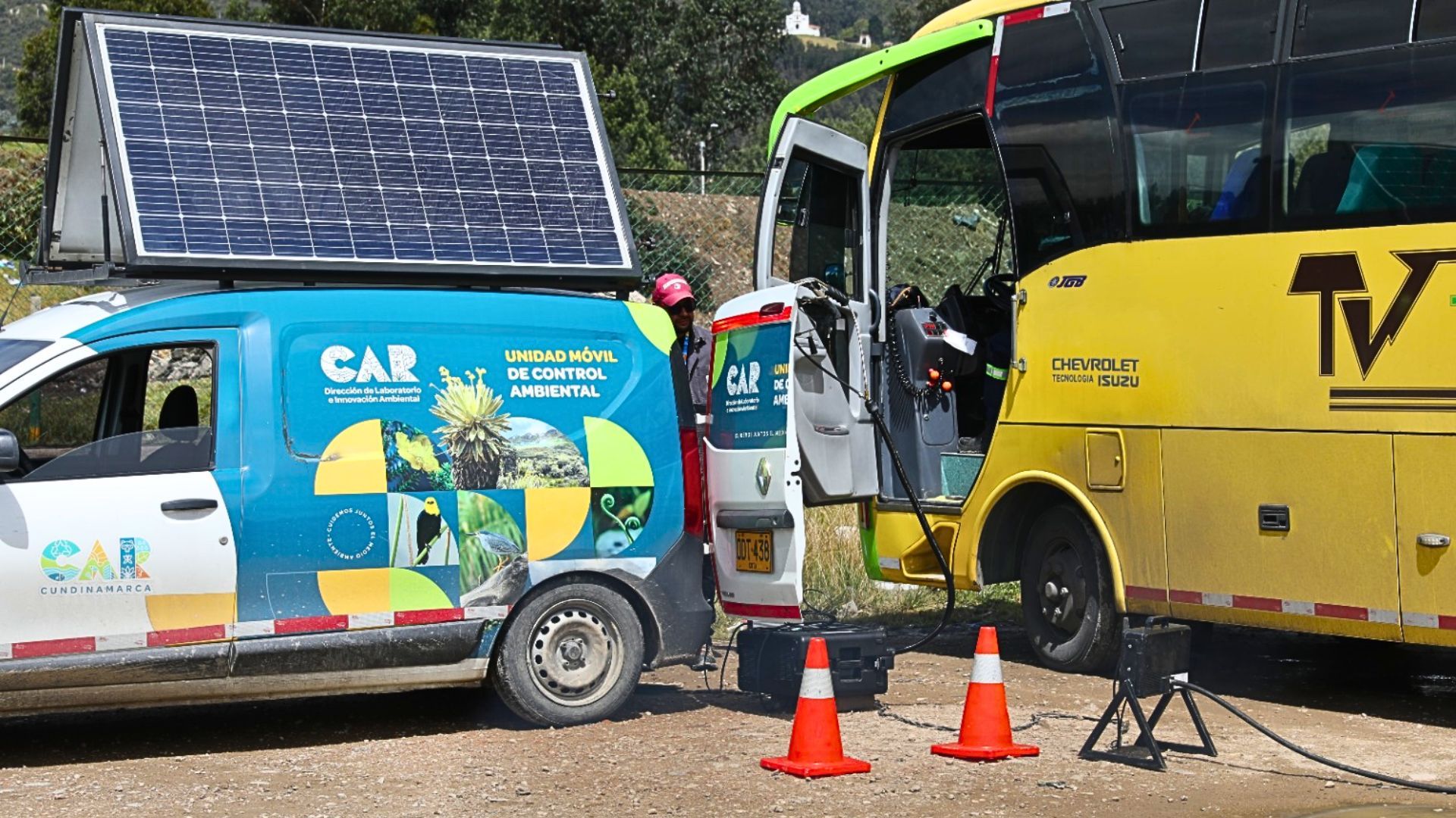 ¿Qué empresas de transporte participan en el programa ambiental de la CAR?