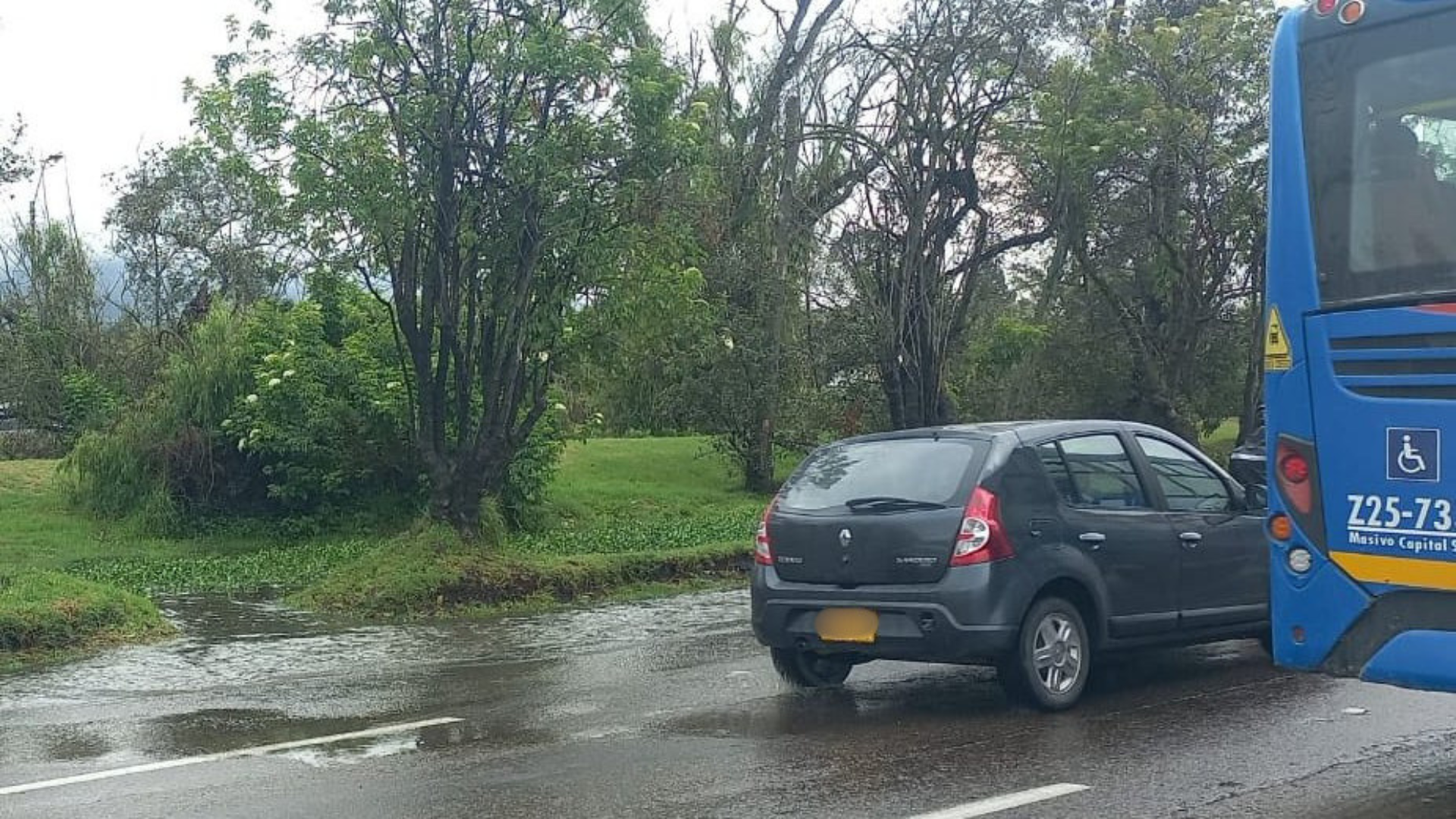 Inundación en la autopista Norte este martes