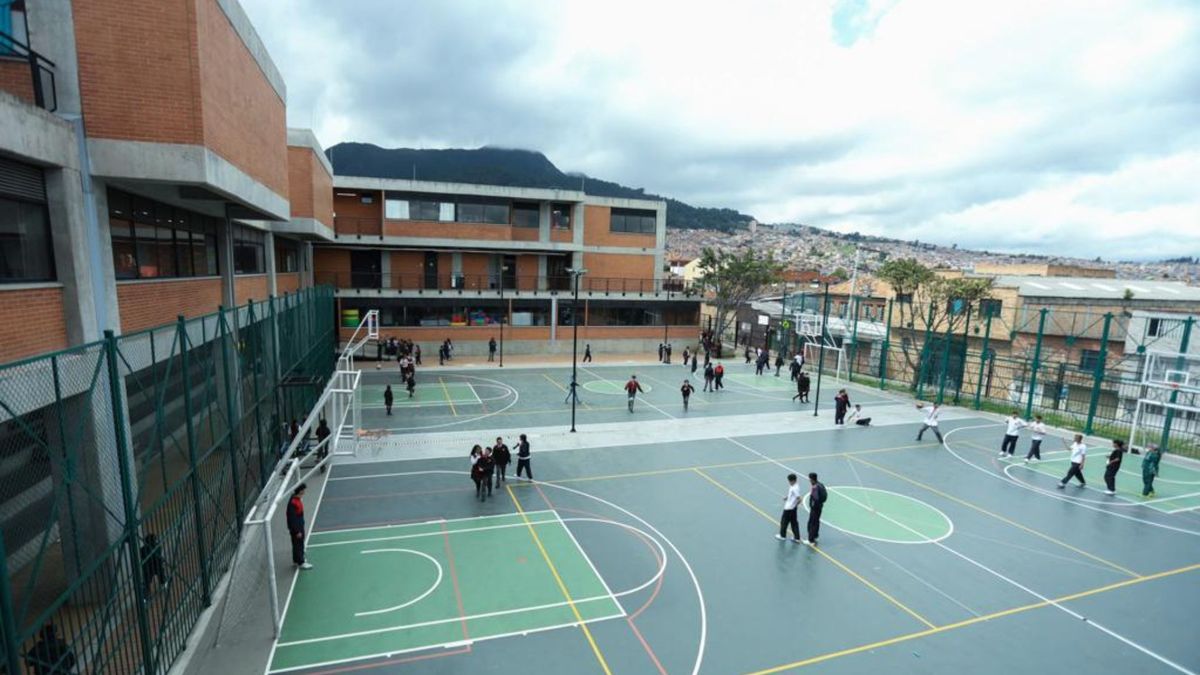 Patio de colegio público