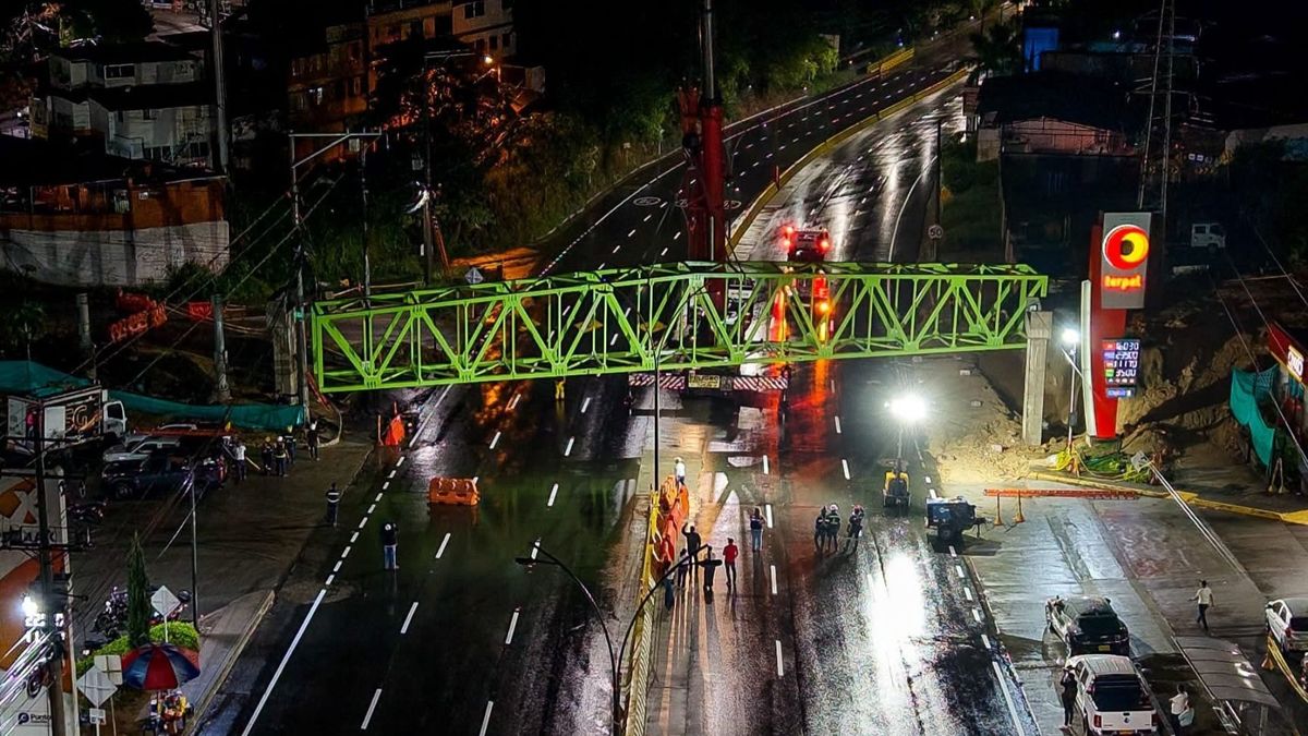 Montaje puente peatonal Floridablanca (tercer carril)