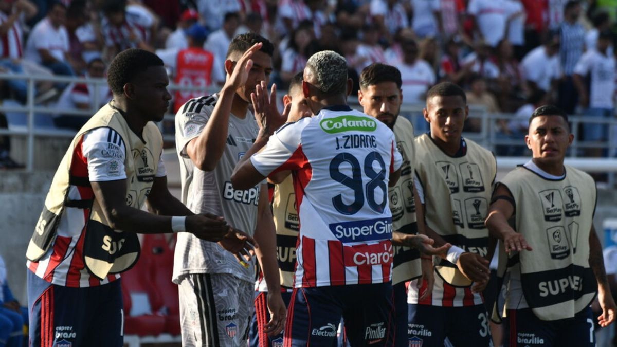 Jugadores del Junior celebrando gol