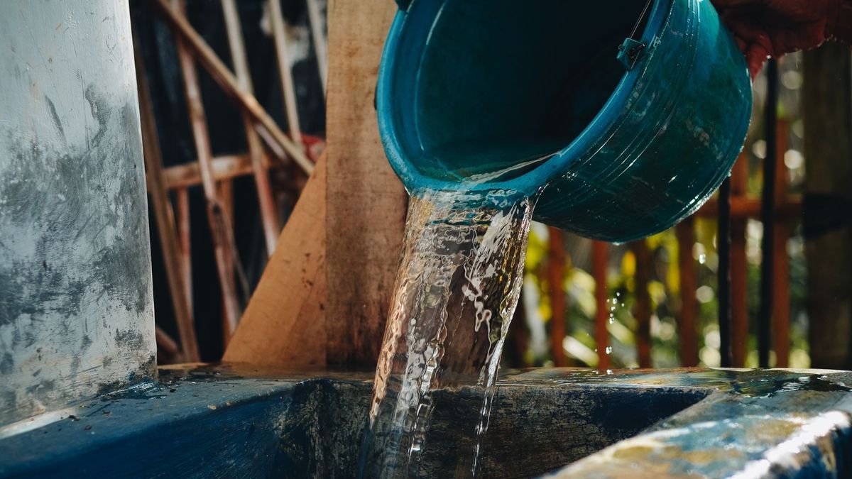 Balde lleno de agua